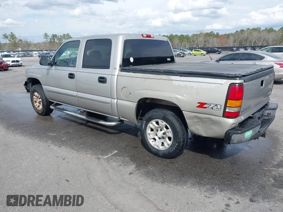 2005 GMC Sierra 1500 SLT z VIN 2GTEK13T351363383, wystawiony jako IAAI lot #41703776 z przebiegiem 142 722 mil mil oraz . Historia ofert i sprzedaży dostępna na DreamBid. Obrazek 3.