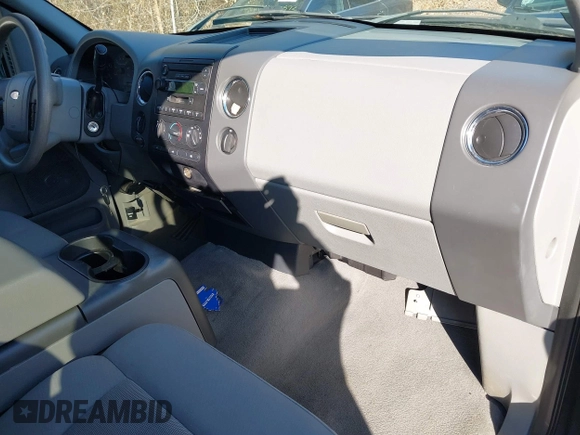 2004 Ford F-150 XLT with VIN 1FTRW14W84KC86653, listed as a IAAI auction lot 41376192 with 188,506 mi miles. Bid and sale history available at carsss.com. Image 5.