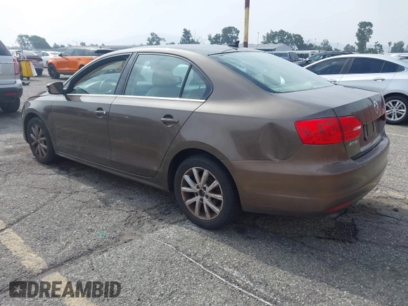2013 Volkswagen Jetta SE с VIN 3VWDP7AJ1DM372752, выставлен на аукционе IAAI как лот 42380204 с пробегом 186 737 миль миль и . История ставок и продаж доступна на DreamBid. Изображение 3.
