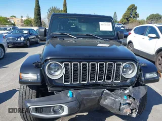 2024 Jeep Wrangler Sahara z VIN 1C4RJXP63RW192404, wystawiony jako IAAI lot #41720108 z przebiegiem 11 880 mil mil oraz . Historia ofert i sprzedaży dostępna na DreamBid. Obrazek 12.