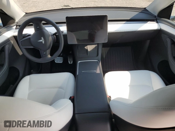 2024 Tesla Model Y Long Range with VIN 7SAYGDEE3RA300642, listed as a Copart auction lot 60530375 with 8,361 mi miles and Salvage title. Bid and sale history available at DreamBid. Image 8.