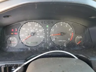 2001 Infiniti G20 Luxury z VIN JNKCP11A01T400404, wystawiony jako Copart lot #69899274 z przebiegiem 243 332 mil mil oraz Szkody całkowita. Historia ofert i sprzedaży dostępna na DreamBid. Obrazek 9.