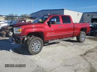 2018 GMC Sierra 2500HD Denali z VIN 1GT12UEY0JF265973, wystawiony jako Copart lot #48985665 z przebiegiem 79 736 mil mil oraz Szkoda całkowita • Salvage title. Historia ofert i sprzedaży dostępna na DreamBid. Obrazek 1.