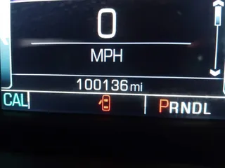 2017 Chevrolet Suburban Premier z VIN 1GNSKJKC4HR162261, wystawiony jako IAAI lot #41593672 z przebiegiem 100 136 mil mil oraz . Historia ofert i sprzedaży dostępna na DreamBid. Obrazek 16.