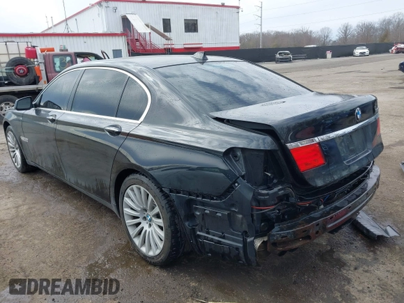 2011 BMW 7 Series 750Li xDrive with VIN WBAKC8C52BC431668, listed as a IAAI auction lot 41623575 with 117,306 mi miles. Bid and sale history available at carsss.com. Image 3.