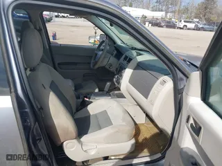 2008 Ford Escape XLT with VIN 1FMCU03178KA47527, listed as a IAAI auction lot 41672719 with 306,312 mi miles. Bid and sale history available at carsss.com. Image 5.