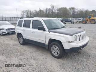 2014 Jeep Patriot Sport with VIN 1C4NJPBAXED504895, listed as a IAAI auction lot 41837883 with 272,331 mi miles. Bid and sale history available at carsss.com. Image 1.