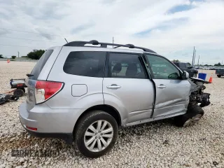 2013 Subaru Forester X Premium with VIN JF2SHADC9DH417640, listed as a Copart auction lot 60470115 with 177,405 mi miles and Salvage title. Bid and sale history available at DreamBid. Image 3.