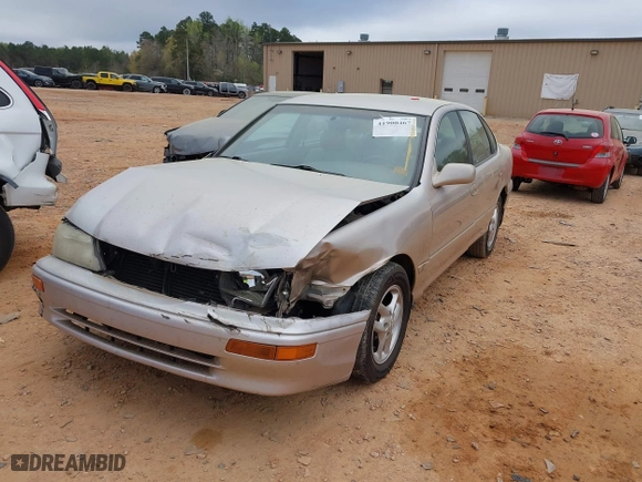 1997 Toyota Avalon XL with VIN 4T1BF12B1VU202935, listed as a IAAI auction lot 41900467 with 274,960 mi miles. Bid and sale history available at carsss.com. Image 2.