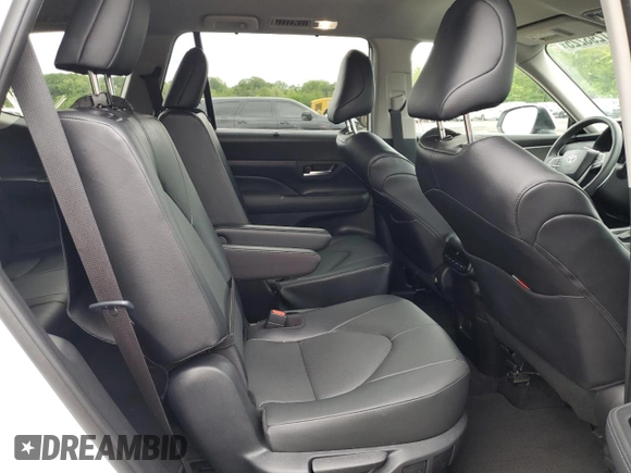 2024 Toyota Highlander XLE with VIN 5TDAAAB53RS064463, listed as a Copart auction lot 57293225 with 11,574 mi miles and Salvage title. Bid and sale history available at DreamBid. Image 11.