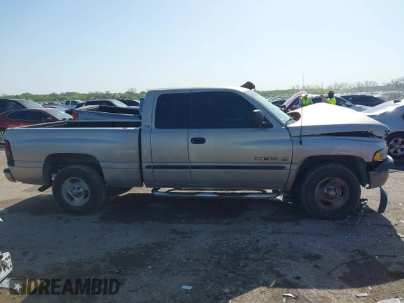 2000 Dodge 1500 with VIN 3B7HC13Y0YM223231, listed as a IAAI auction lot 42001081 with 150,878 mi miles. Bid and sale history available at carsss.com. Image 13.