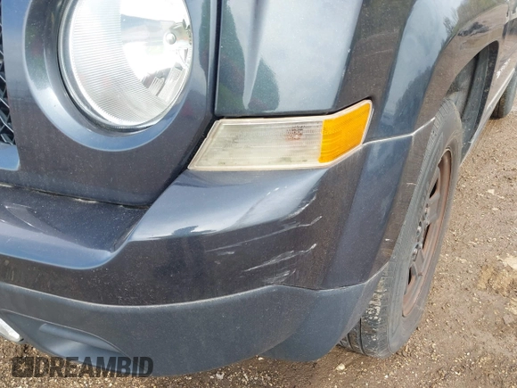 2014 Jeep Patriot Sport with VIN 1C4NJPBB6ED906017, listed as a IAAI auction lot 42097186 with 203,896 mi miles. Bid and sale history available at carsss.com. Image 6.