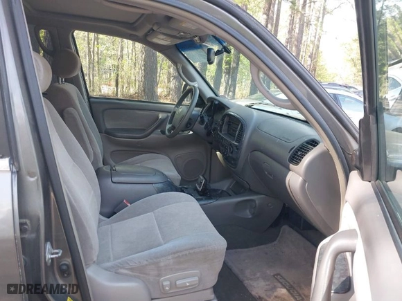 2004 Toyota Sequoia SR5 with VIN 5TDZT34A14S234332, listed as a IAAI auction lot 42044105 with 218,575 mi miles. Bid and sale history available at carsss.com. Image 5.