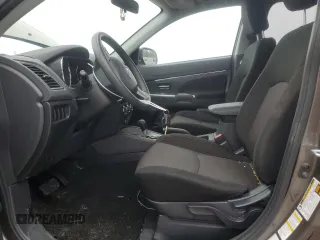 2019 Mitsubishi Outlander ES z VIN JA4AR3AU7KU014836, wystawiony jako Copart lot #55296935 z przebiegiem 14 378 mil mil oraz Szkody całkowita. Historia ofert i sprzedaży dostępna na DreamBid. Obrazek 7.