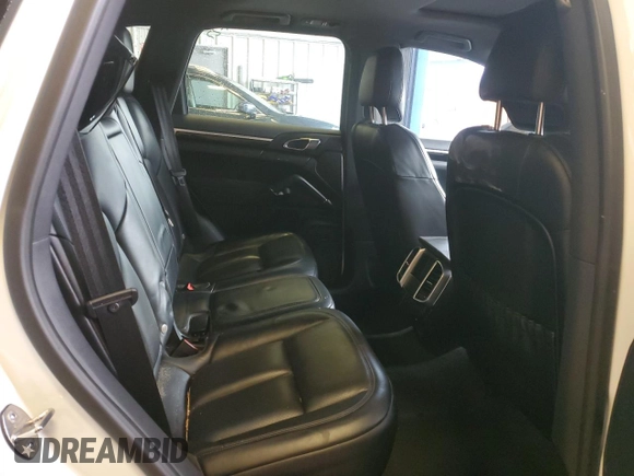 2018 Porsche Cayenne z VIN WP1AA2A24JKA01511, wystawiony jako Copart lot #47814185 z przebiegiem 58 151 mil mil oraz Szkoda całkowita • Salvage title. Historia ofert i sprzedaży dostępna na DreamBid. Obrazek 10.