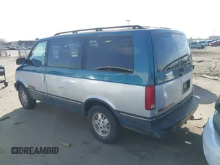 1994 Chevrolet Astro with VIN 1GNEL19W5RB123229, listed as a IAAI auction lot 41675096 with 186,497 mi miles. Bid and sale history available at carsss.com. Image 3.