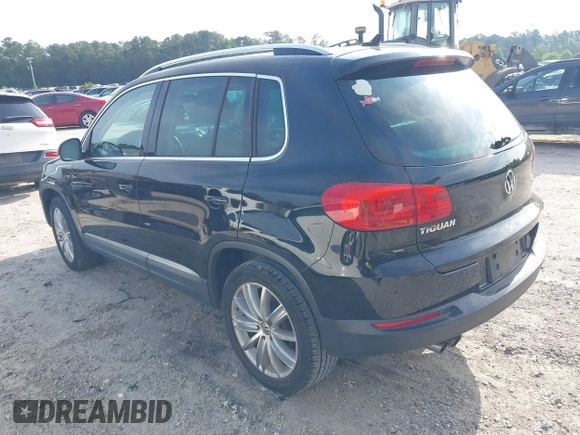 2012 Volkswagen Tiguan SE z VIN WVGAV7AX7CW535575, wystawiony jako IAAI lot #42351369 z przebiegiem 93 501 mil mil oraz . Historia ofert i sprzedaży dostępna na DreamBid. Obrazek 3.