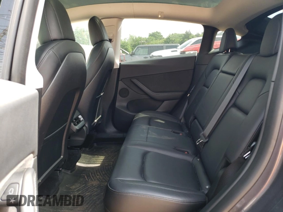 2021 Tesla Model Y Long Range z VIN 5YJYGDEE0MF263137, wystawiony jako Copart lot #57295705 z przebiegiem 63 627 mil mil oraz Szkoda całkowita • Salvage title. Historia ofert i sprzedaży dostępna na DreamBid. Obrazek 10.