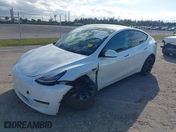 2023 Tesla Model Y Long Range z VIN 7SAYGDEE0PA128888, wystawiony jako IAAI lot #41410085 z przebiegiem 12 578 mil mil oraz . Historia ofert i sprzedaży dostępna na DreamBid. Obrazek 17.