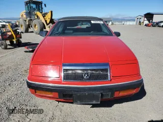 1989 Chrysler LeBaron z VIN 1C3XJ55J9KG275438, wystawiony jako Copart lot #73026764 z przebiegiem 118 347 mil mil oraz Tytuł czysty. Historia ofert i sprzedaży dostępna na DreamBid. Obrazek 5.