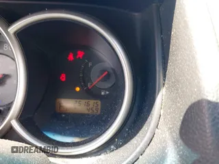 2009 Nissan Versa S z VIN 3N1BC13E79L481641, wystawiony jako IAAI lot #42389169 z przebiegiem 251 615 mil mil oraz . Historia ofert i sprzedaży dostępna na DreamBid. Obrazek 7.