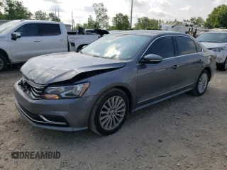 2017 Volkswagen Passat SE with VIN 1VWBT7A30HC035596, listed as a Copart auction lot 61391795 with 129,201 mi miles and Clean title. Bid and sale history available at DreamBid. Image 1.