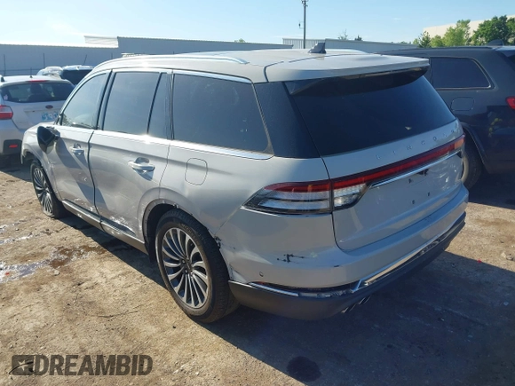 2021 Lincoln Aviator Reserve z VIN 5LM5J7WC6MGL12195, wystawiony jako IAAI lot #42159567 z przebiegiem 95 199 mil mil oraz . Historia ofert i sprzedaży dostępna na DreamBid. Obrazek 3.