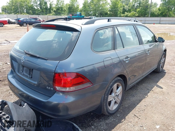 2013 Volkswagen Jetta SE with VIN 3VWPP7AJ5DM674235, listed as a IAAI auction lot 42387714 with 143,333 mi miles and . Bid and sale history available at DreamBid. Image 4.