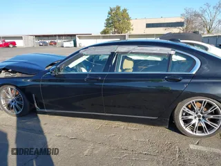 2021 BMW 7 Series 750i xDrive with VIN WBA7U2C09MCF78547, listed as a IAAI auction lot 41410105 with 1 mi miles. Bid and sale history available at carsss.com. Image 13.