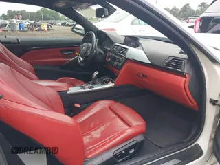 2015 BMW 4 Series 428i xDrive z VIN WBA3N9C56FK246359, wystawiony jako IAAI lot #39911529 z przebiegiem 137 494 mil mil oraz . Historia ofert i sprzedaży dostępna na DreamBid. Obrazek 5.