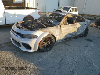 2020 Dodge Charger Scat Pack z VIN 2C3CDXGJ2LH254693, wystawiony jako Copart lot #82916744 z przebiegiem Nie podano mil oraz Nie do naprawy. Historia ofert i sprzedaży dostępna na DreamBid. Obrazek 1.