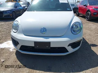 2018 Volkswagen Beetle S z VIN 3VWFD7AT4JM715004, wystawiony jako IAAI lot #41986453 z przebiegiem 76 130 mil mil oraz . Historia ofert i sprzedaży dostępna na DreamBid. Obrazek 12.