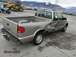2003 GMC Sonoma with VIN 1GTCS19H638190818, listed as a Copart auction lot 76438274 with 98,901 mi miles and Salvage Title. Bid and sale history available at DreamBid. Image 3.