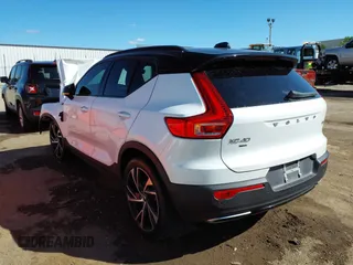 2019 Volvo XC40 Momentum with VIN YV4162XZ4K2006682, listed as a IAAI auction lot 40348423 with 65,301 mi miles and . Bid and sale history available at carsss.com. Image 3.