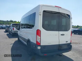 2015 Ford Transit Passenger XL z VIN 1FBAX2CG7FKA75719, wystawiony jako IAAI lot #42135118 z przebiegiem Nie podano mil oraz . Historia ofert i sprzedaży dostępna na DreamBid. Obrazek 3.