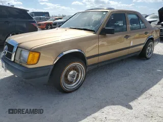 1986 Mercedes-Benz 300 300E with VIN WDBEA30D5GA296062, listed as a Copart auction lot 77434624 with 112,899 mi miles and Salvage Title. Bid and sale history available at carsss.com. Image 1.