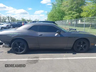 2013 Dodge Challenger R/T z VIN 2C3CDYBT6DH611180, wystawiony jako IAAI lot #42188218 z przebiegiem 101 023 mil mil oraz . Historia ofert i sprzedaży dostępna na DreamBid. Obrazek 13.