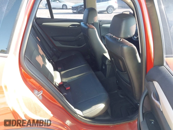 2013 BMW X1 28i z VIN WBAVM1C58DVW45105, wystawiony jako IAAI lot #42049919 z przebiegiem 141 020 mil mil oraz . Historia ofert i sprzedaży dostępna na DreamBid. Obrazek 8.