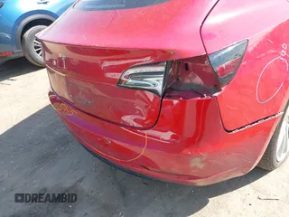 2018 Tesla Model 3 Long Range Battery z VIN 5YJ3E1EA3JF047287, wystawiony jako IAAI lot #42099771 z przebiegiem 120 470 mil mil oraz . Historia ofert i sprzedaży dostępna na DreamBid. Obrazek 6.