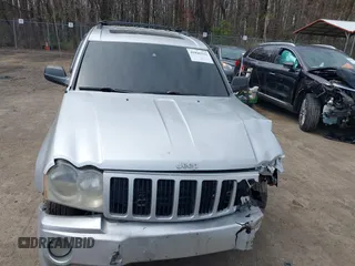 2007 Jeep Grand Cherokee Laredo with VIN 1J8HR48P77C570936, listed as a IAAI auction lot 41945531 with 200,821 mi miles. Bid and sale history available at carsss.com. Image 12.