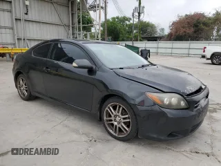 2010 Scion tC z VIN JTKDE3B73A0310961, wystawiony jako Copart lot #56014045 z przebiegiem 143 144 mil mil oraz Szkody całkowita. Historia ofert i sprzedaży dostępna na DreamBid. Obrazek 4.