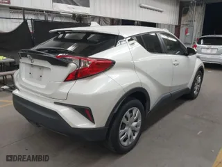 2019 Toyota C-HR XLE with VIN JTNKHMBX6K1058884, listed as a IAAI auction lot 41901952 with 22,443 mi miles. Bid and sale history available at carsss.com. Image 4.