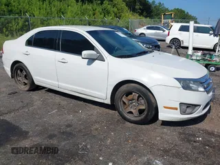 2010 Ford Fusion SE z VIN 3FAHP0HA6AR312259, wystawiony jako IAAI lot #42680074 z przebiegiem 286 997 mil mil oraz . Historia ofert i sprzedaży dostępna na DreamBid. Obrazek 1.