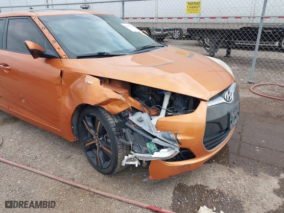 2015 Hyundai Veloster RE:FLEX with VIN KMHTC6AD8FU238345, listed as a IAAI auction lot 41549377 with 117,240 mi miles. Bid and sale history available at carsss.com. Image 6.