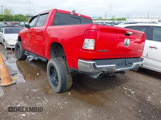 2019 Ram 1500 Big Horn с VIN 1C6SRFFT1KN650004, выставлен на аукционе IAAI как лот 42119833 с пробегом 84 399 миль миль и . История ставок и продаж доступна на DreamBid. Изображение 3.