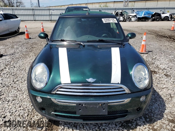 2008 MINI Convertible z VIN WMWRF335X8TG18578, wystawiony jako Copart lot #52097125 z przebiegiem 73 743 mil mil oraz Szkody całkowita. Historia ofert i sprzedaży dostępna na DreamBid. Obrazek 5.
