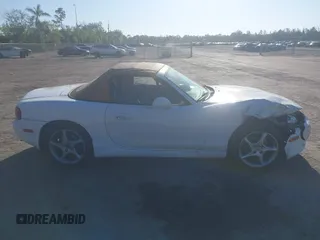 2003 Mazda MX-5 Miata Cloth z VIN JM1NB353730312566, wystawiony jako IAAI lot #41782864 z przebiegiem Nie podano mil oraz . Historia ofert i sprzedaży dostępna na DreamBid. Obrazek 13.