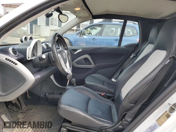 2013 Smart fortwo Passion z VIN WMEEK3BA6DK640099, wystawiony jako Copart lot #50757045 z przebiegiem 102 129 mil mil oraz Czysty tytuł • Clean title. Historia ofert i sprzedaży dostępna na DreamBid. Obrazek 7.