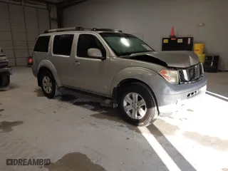 2005 Nissan Pathfinder SE with VIN 5N1AR18UX5C749610, listed as a IAAI auction lot 41109719 with 230,042 mi miles. Bid and sale history available at carsss.com. Image 1.