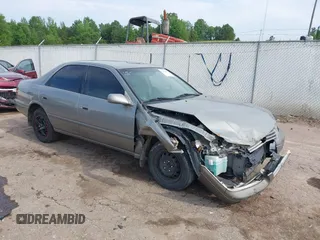 1999 Toyota Camry LE z VIN JT2BG22K6X0317895, wystawiony jako IAAI lot #42289087 z przebiegiem 328 395 mil mil oraz . Historia ofert i sprzedaży dostępna na DreamBid. Obrazek 1.